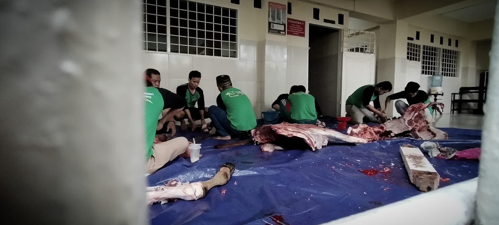 PN Tanjungkarang Berbagi Qurban ke Warga Sekitar
